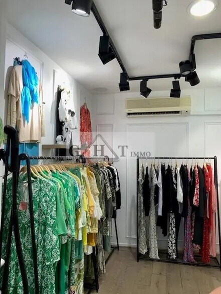 Retail in Paris for lease - Interior Photo - Image 2 of 3