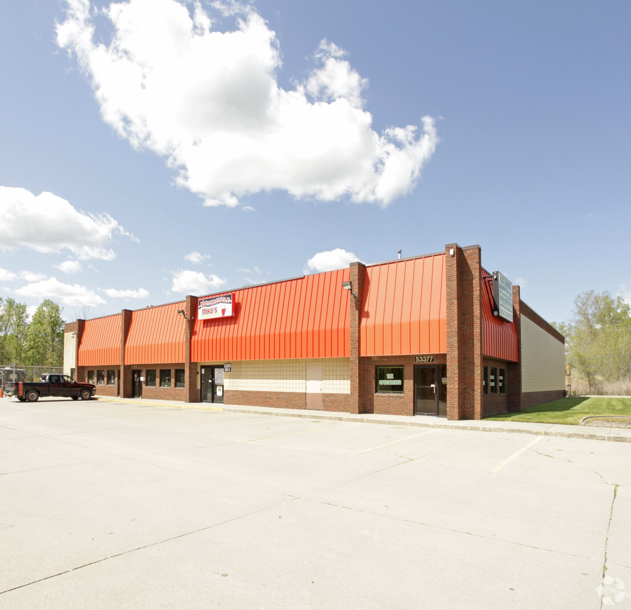 53377-53381 Gratiot Ave, Chesterfield, MI for sale Primary Photo- Image 1 of 1