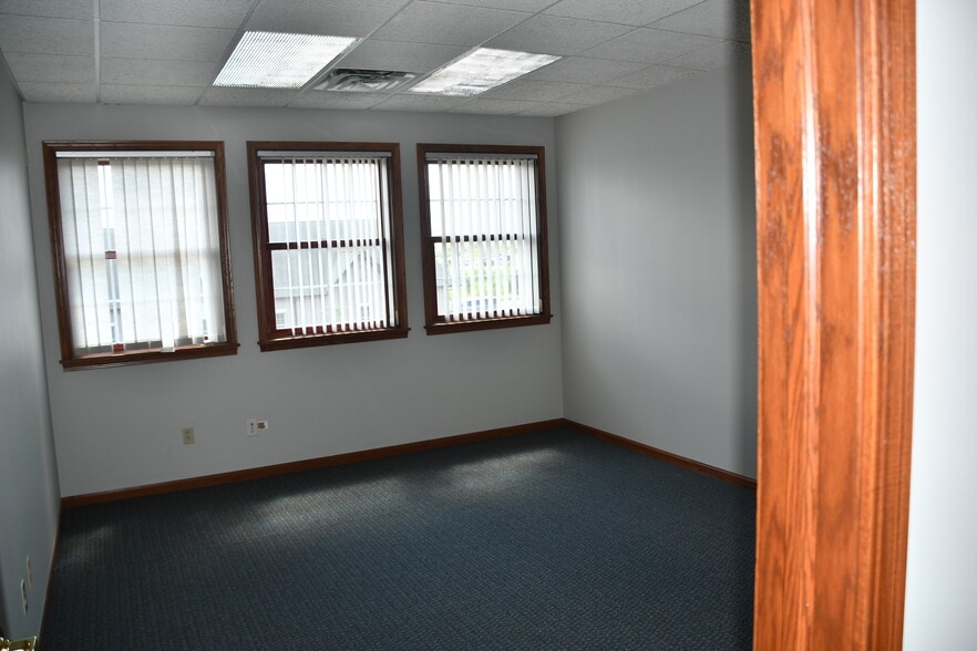 9211 Broadway, Merrillville, IN for lease - Interior Photo - Image 2 of 11