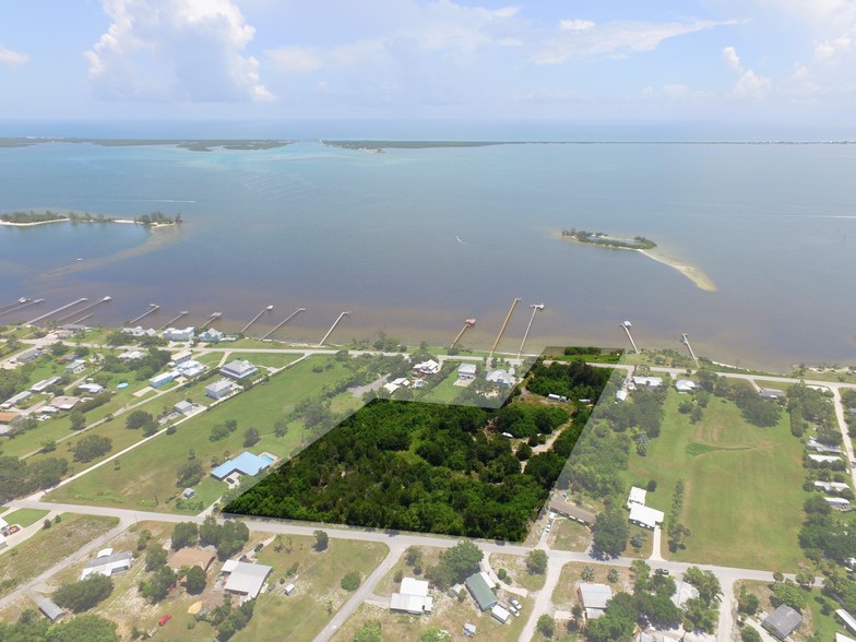 13095 N Indian River Dr, Sebastian, FL for sale - Primary Photo - Image 1 of 1