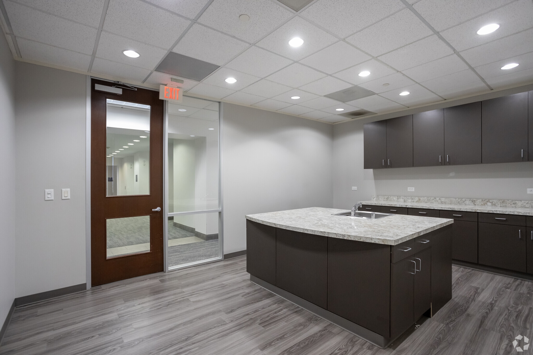 675 Bering Dr, Houston, TX for lease Interior Photo- Image 1 of 3