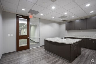 675 Bering Dr, Houston, TX for lease Interior Photo- Image 1 of 3