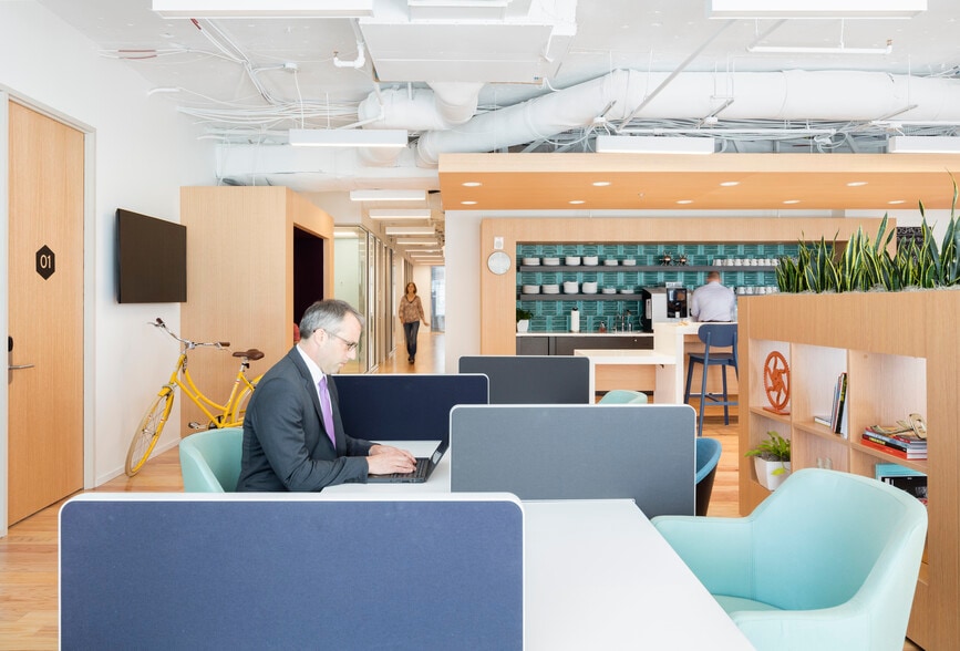 4445 Willard Ave, Chevy Chase, MD for lease - Interior Photo - Image 3 of 24