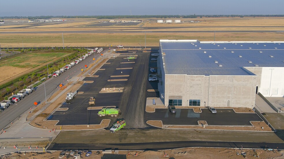 7320 Power Line Rd, Sacramento, CA for lease - Building Photo - Image 3 of 14