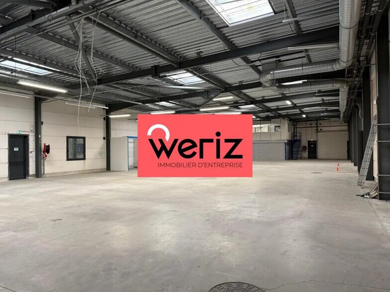 Flex in Marseille for lease - Interior Photo - Image 1 of 8