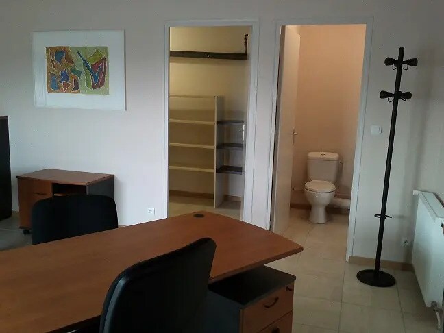 Office in Saint-Jean-le-Blanc for lease - Building Photo - Image 2 of 4