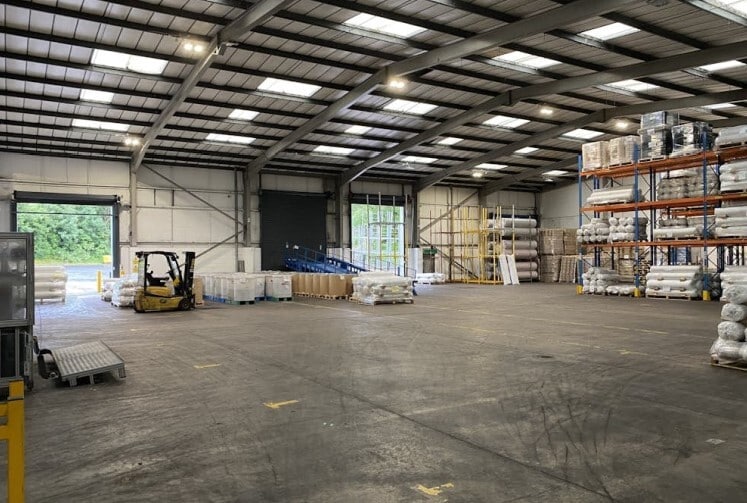 Millshaw Park Ave, Leeds for lease Interior Photo- Image 1 of 1