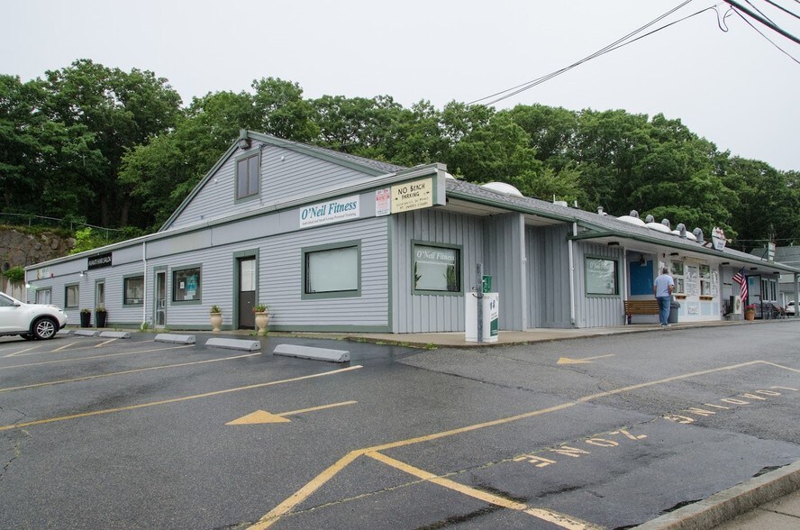 8589 Bass Ave, Gloucester, MA 01930