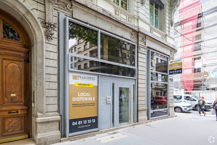 Retail in Lyon for lease - Building Photo - Image 3 of 5