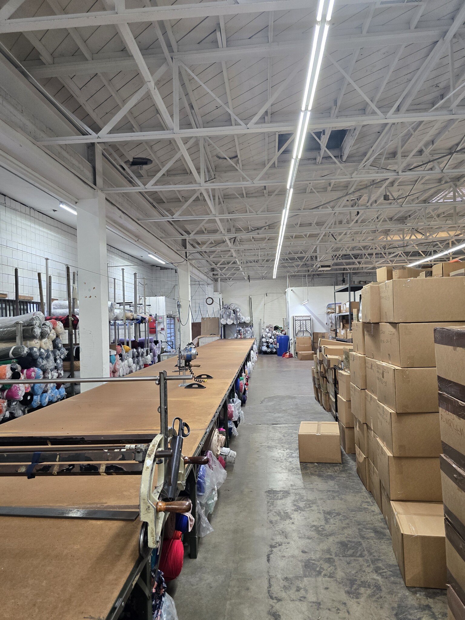 2560 E 56th St, Huntington Park, CA for lease Building Photo- Image 1 of 10