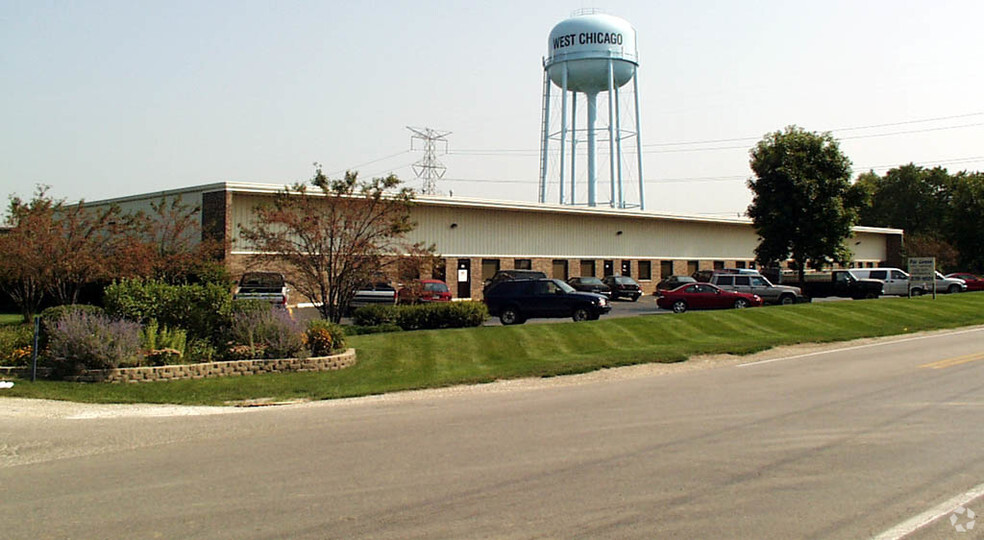 901-915 Atlantic Dr, West Chicago, IL for lease - Building Photo - Image 2 of 6