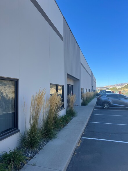 2451 S 600 W, Salt Lake City, UT for lease - Building Photo - Image 3 of 8