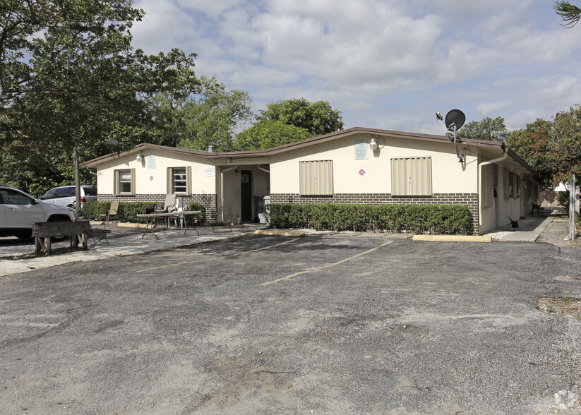 417 NW 7th Ave, Pompano Beach, FL for sale - Primary Photo - Image 2 of 18