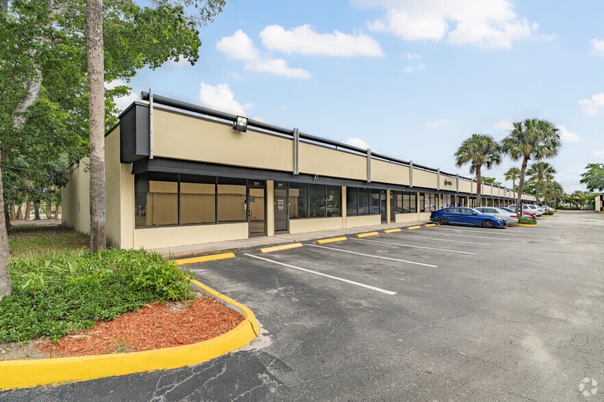 6043 Kimberly Blvd, Fort Lauderdale, FL for lease - Building Photo - Image 1 of 13