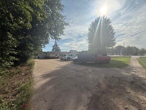 806 Penny Ave, East Dundee, IL for lease Interior Photo- Image 2 of 22