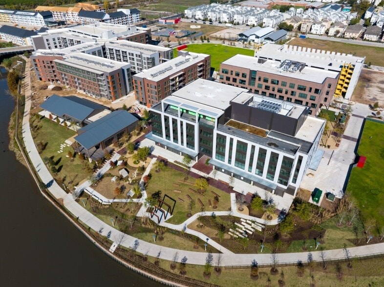 100 Jensen Dr, Houston, TX for lease - Building Photo - Image 2 of 10