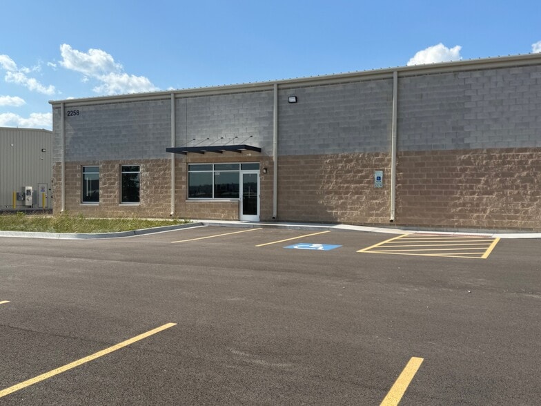 2250 Graham St, Bartlett, IL for lease - Building Photo - Image 2 of 6