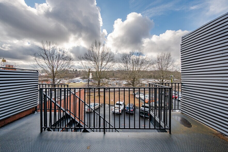 109 W Main St, Elkin, NC for sale - Building Photo - Image 1 of 1