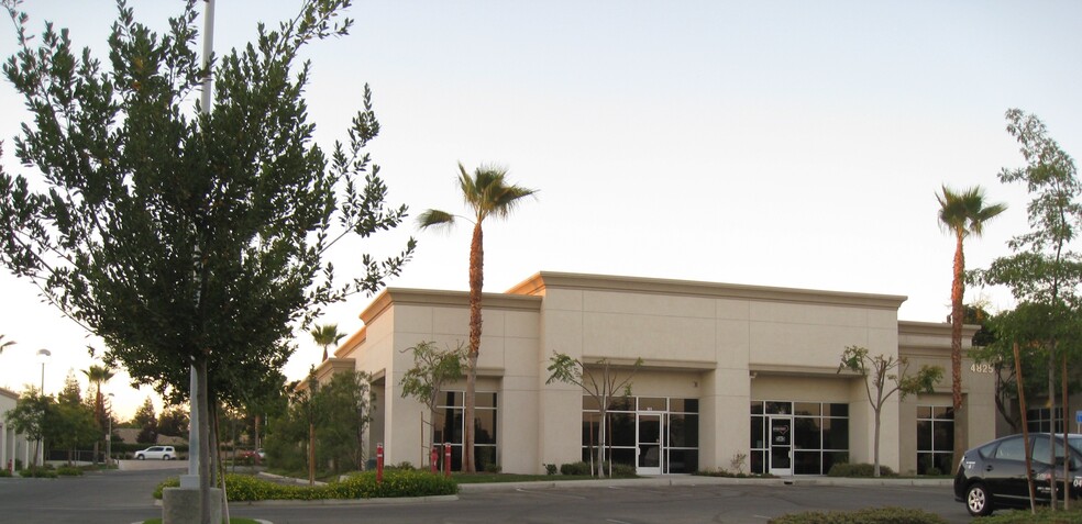 4825 Calloway Dr, Bakersfield, CA for lease - Building Photo - Image 2 of 15