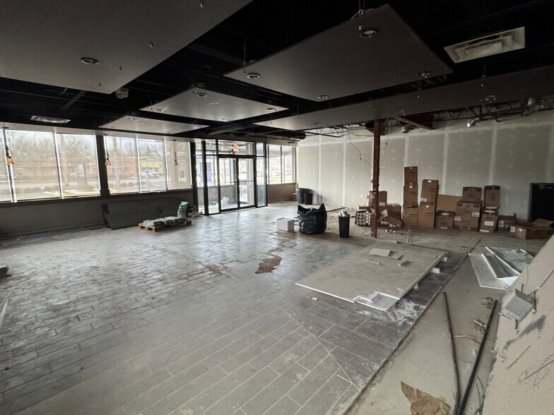 8764 Mentor Ave, Mentor, OH for lease - Interior Photo - Image 2 of 3