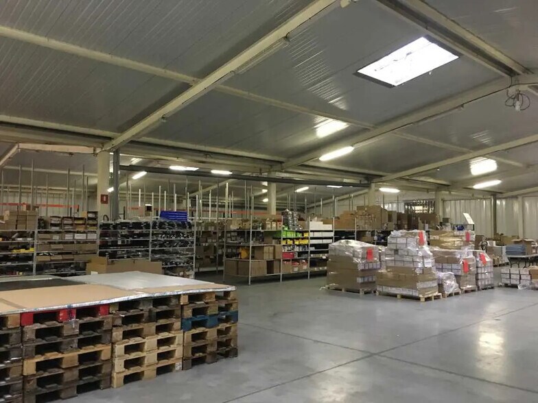 Office in Lys-lez-Lannoy for lease - Interior Photo - Image 1 of 6