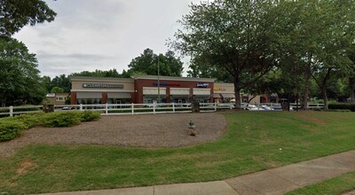 660-678 W Crossville Rd, Roswell, GA for lease Building Photo- Image 1 of 1