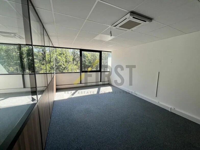 Office in Valbonne for lease - Interior Photo - Image 2 of 8