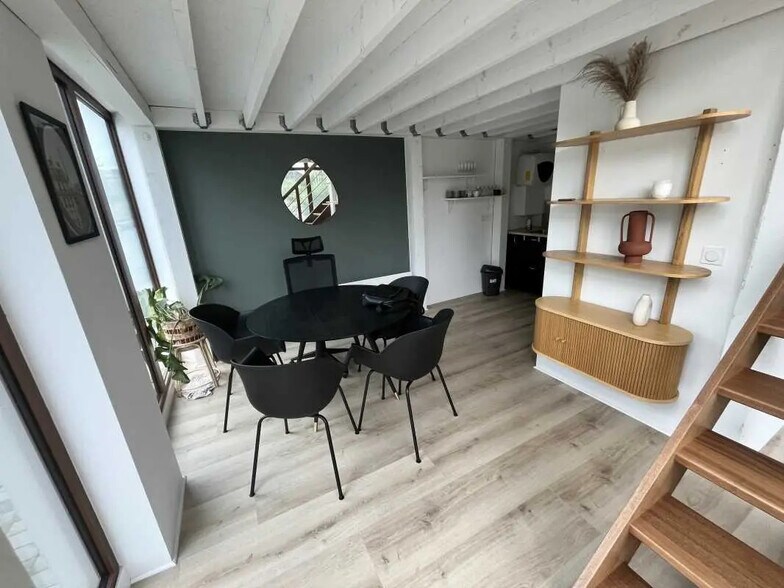 Office in Saint-Jacques-de-la-Lande for sale - Building Photo - Image 2 of 5