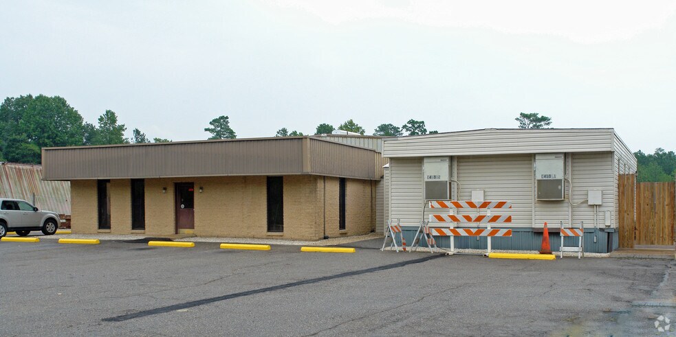 5911-5913 Nena Grove Ln, Chester, VA for sale - Primary Photo - Image 1 of 1