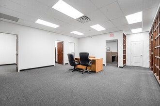 14 Front St, Hempstead, NY for lease Interior Photo- Image 2 of 11