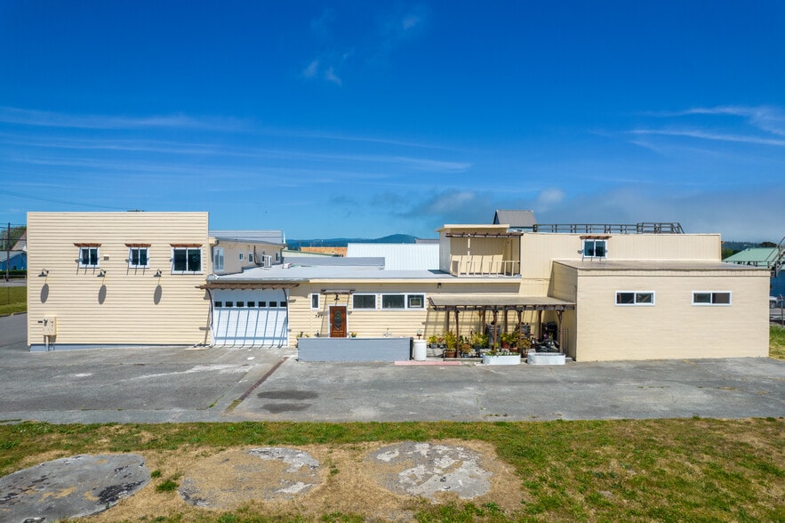 347 2nd St, Crescent City, CA for sale - Building Photo - Image 1 of 41