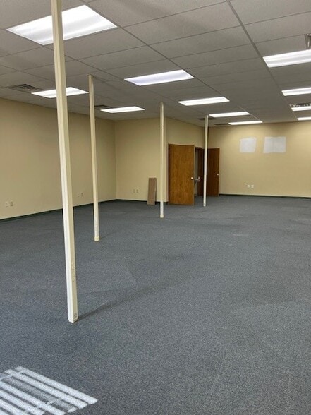 3677 W Outer Rd, Arnold, MO for lease - Interior Photo - Image 2 of 6