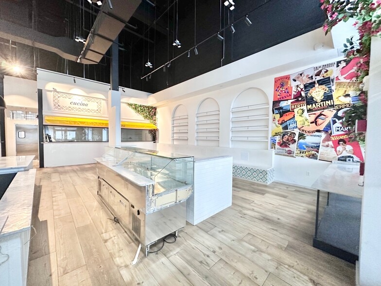 349 Johnson St, Hollywood, FL for lease - Building Photo - Image 3 of 11