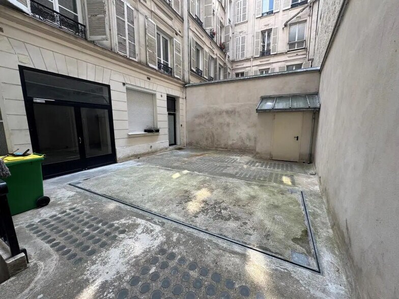 Flex in Paris for lease - Building Photo - Image 2 of 13