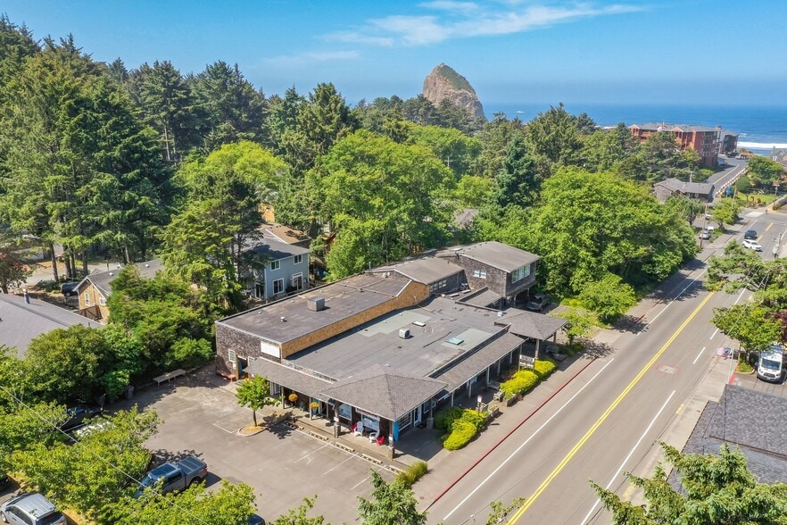 171 Sunset Blvd, Cannon Beach, OR for sale - Building Photo - Image 2 of 41