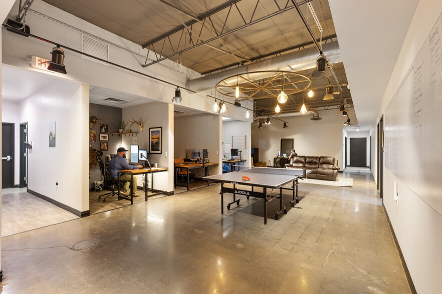 8777 Governors Row, Dallas, TX for sale - Building Photo - Image 1 of 27