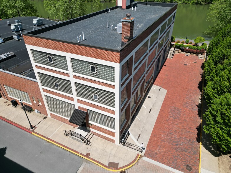 50 Clay St, Morgantown, WV for lease - Building Photo - Image 1 of 33