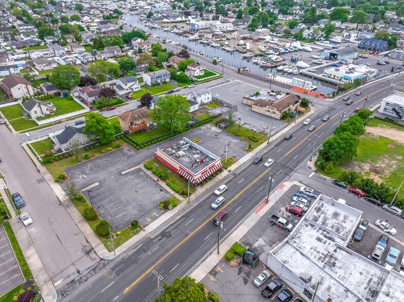 163 E Montauk Hwy, Lindenhurst, NY for sale - Building Photo - Image 1 of 1