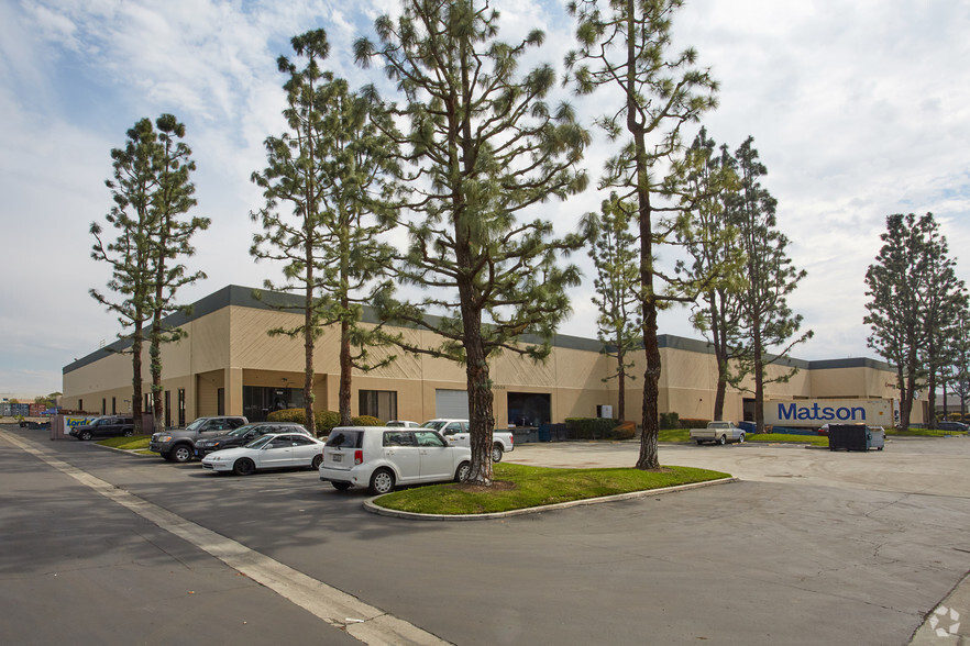 10504-10540 Pioneer Blvd, Santa Fe Springs, CA for lease - Building Photo - Image 1 of 4