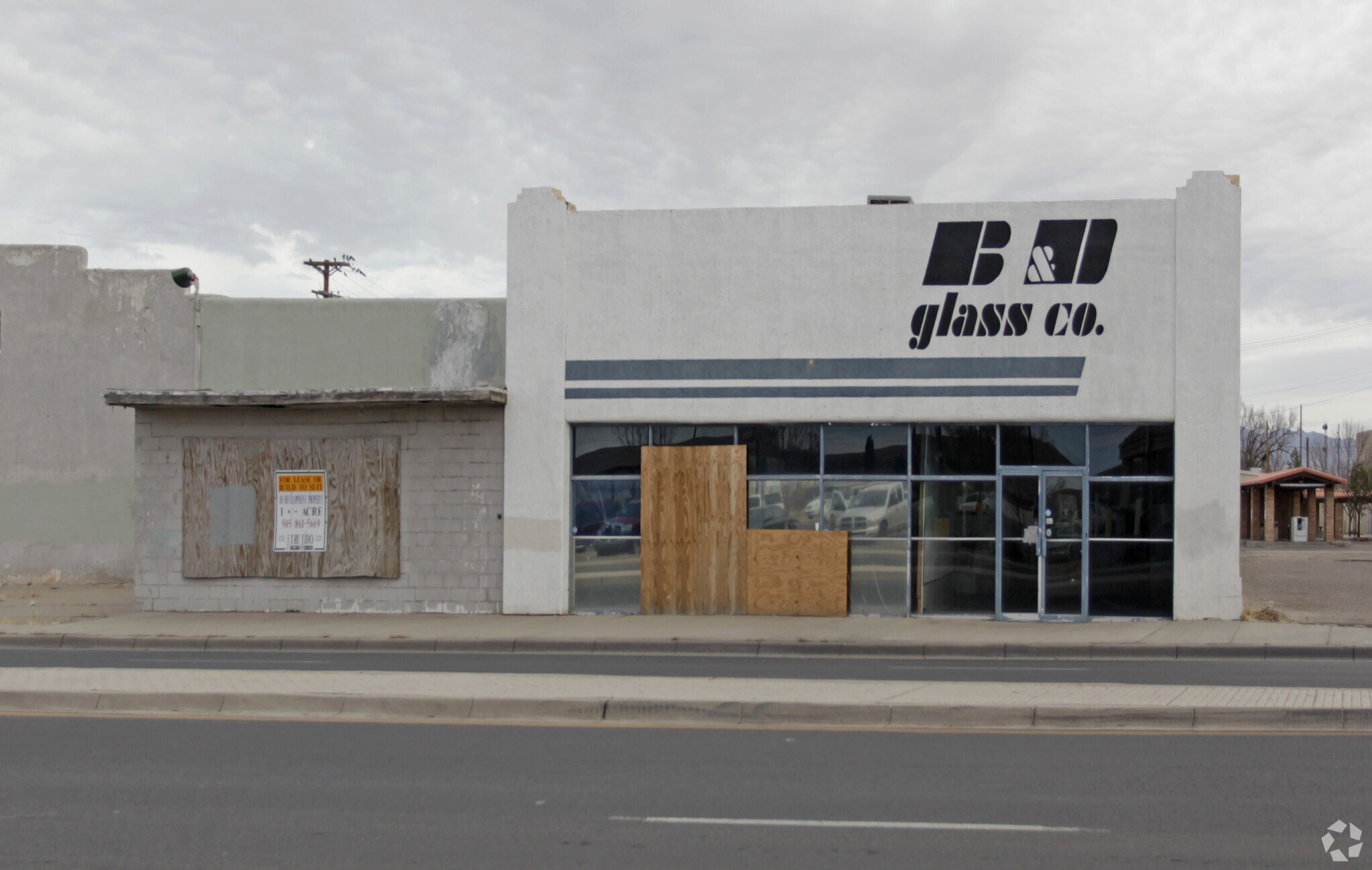320 N MAIN ST  