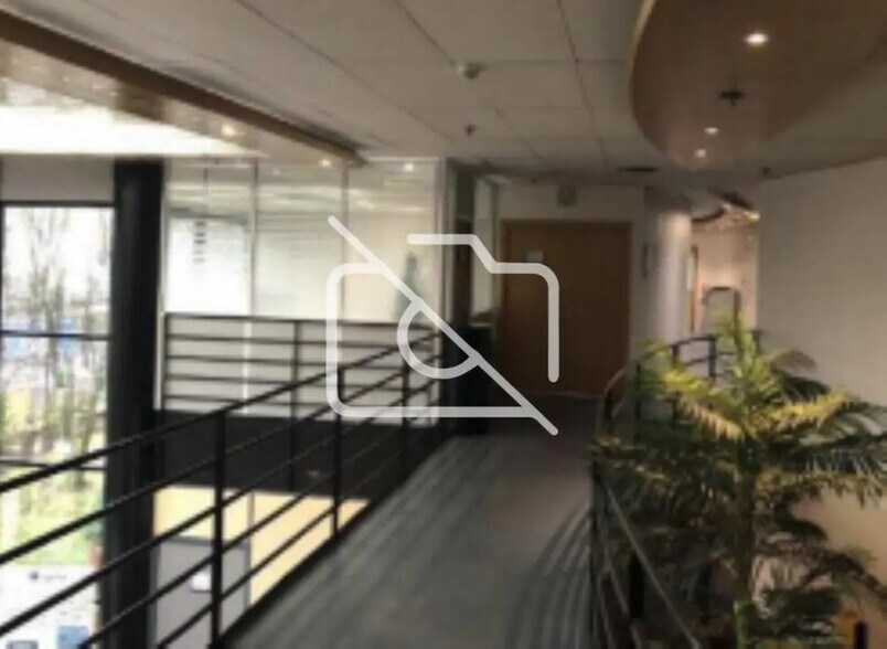 Industrial in Palaiseau for lease - Interior Photo - Image 2 of 5