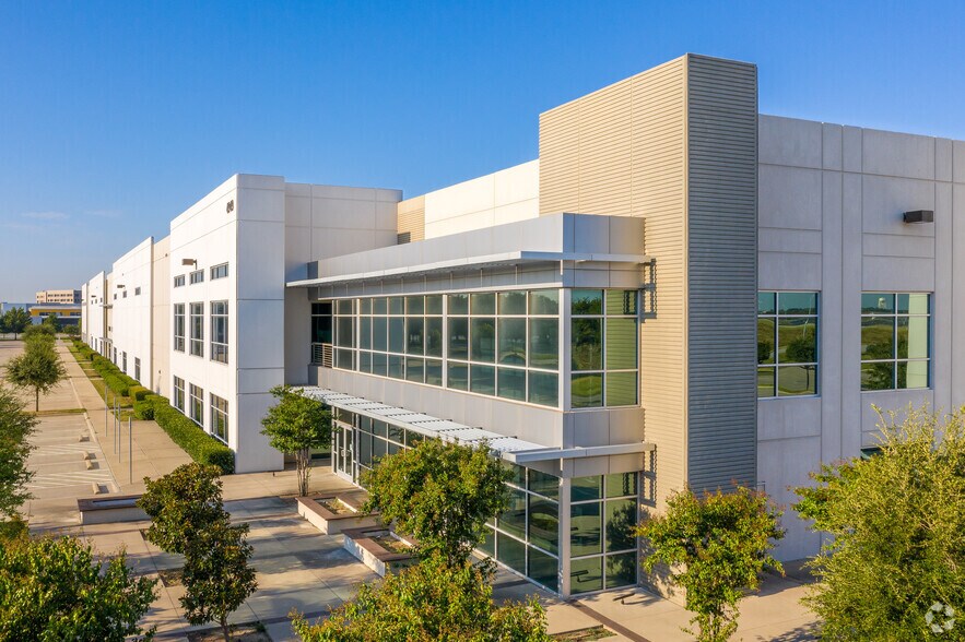 4949 Amon Carter Blvd, Fort Worth, TX for sale - Primary Photo - Image 1 of 1