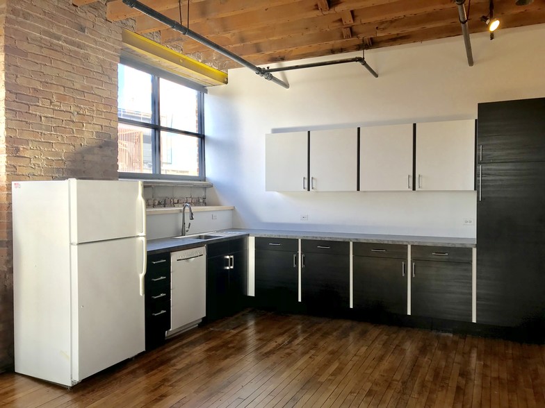 1529 W Armitage Ave, Chicago, IL for lease - Interior Photo - Image 3 of 21