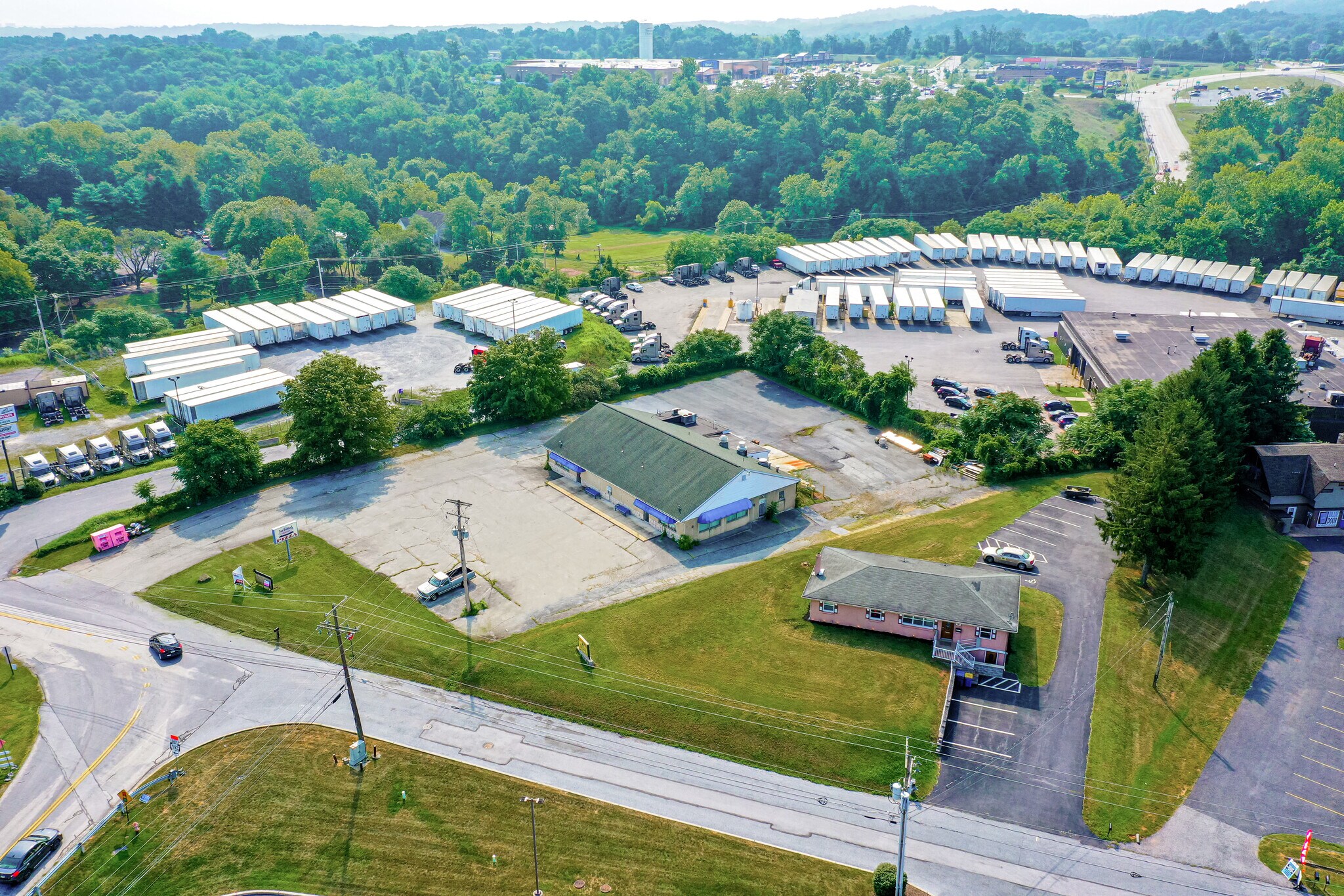 1570 Robinhood Dr, Etters, PA for lease Building Photo- Image 1 of 2