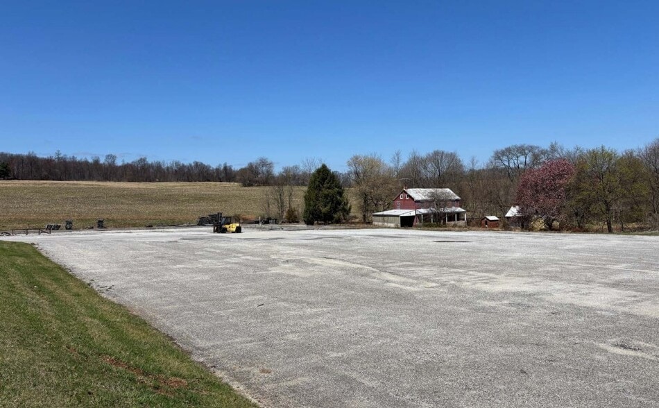 335 N Constitution Ave, New Freedom, PA for lease - Building Photo - Image 1 of 1