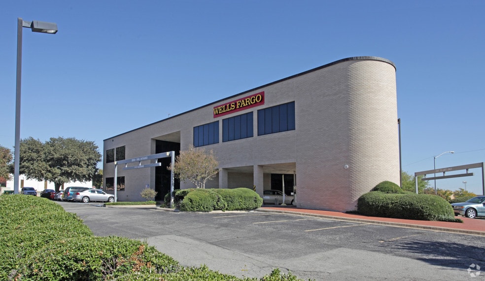 6112 McCart Ave, Fort Worth, TX for lease - Primary Photo - Image 1 of 12