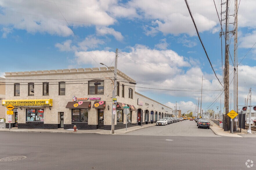 31 Franklin Ave, Hewlett, NY 11557