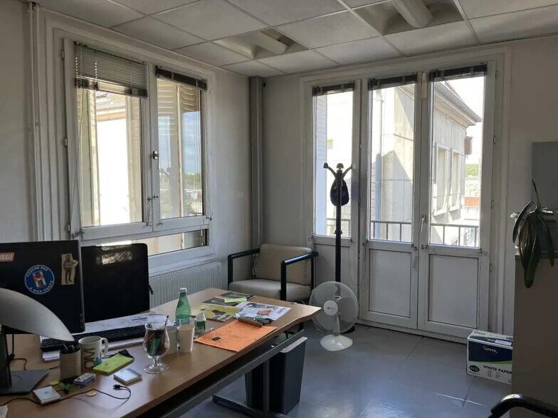 Office in Creil for sale - Interior Photo - Image 2 of 4