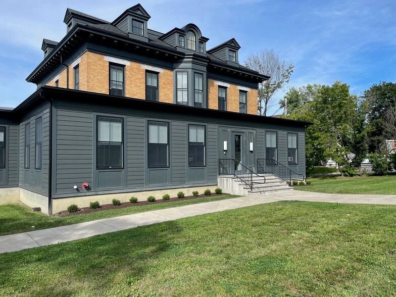 886 Columbia St, Hudson, NY for lease - Building Photo - Image 2 of 11