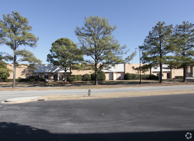 655 Great Southwest Pky SW, Atlanta, GA for sale - Building Photo - Image 2 of 2